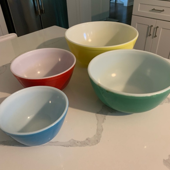 Vintage Pyrex bowl set - Picture 2 of 4